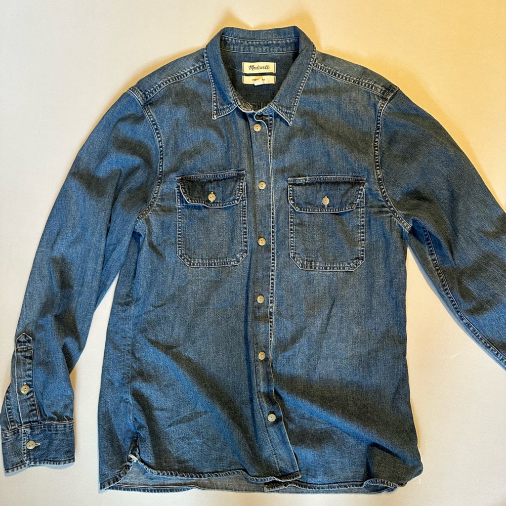 Made well Men's Denim Shirt Large - Perfect Fit - Long sleeve Blue Button down